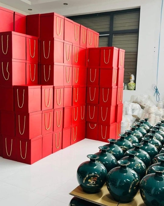 hộp quà tặng doanh nghiệp gốm sứ Bát Tràng xếp chồng