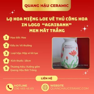 Cận cảnh lớp men mát trắng và nét vẽ tay trên lọ hoa miệng loe Agribank.