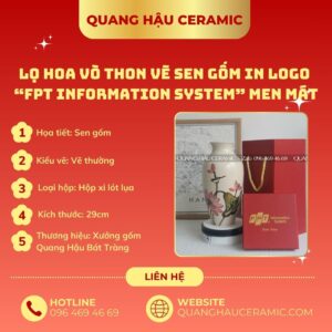 Cận cảnh nét vẽ tay trên lọ hoa gốm thon FPT Information System.