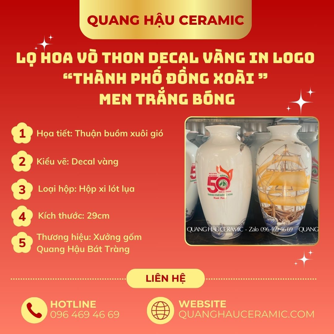 Cận cảnh logo decal nhiệt và lớp vàng trắng bóng trên lọ hoa vò thon Đồng Xoài.