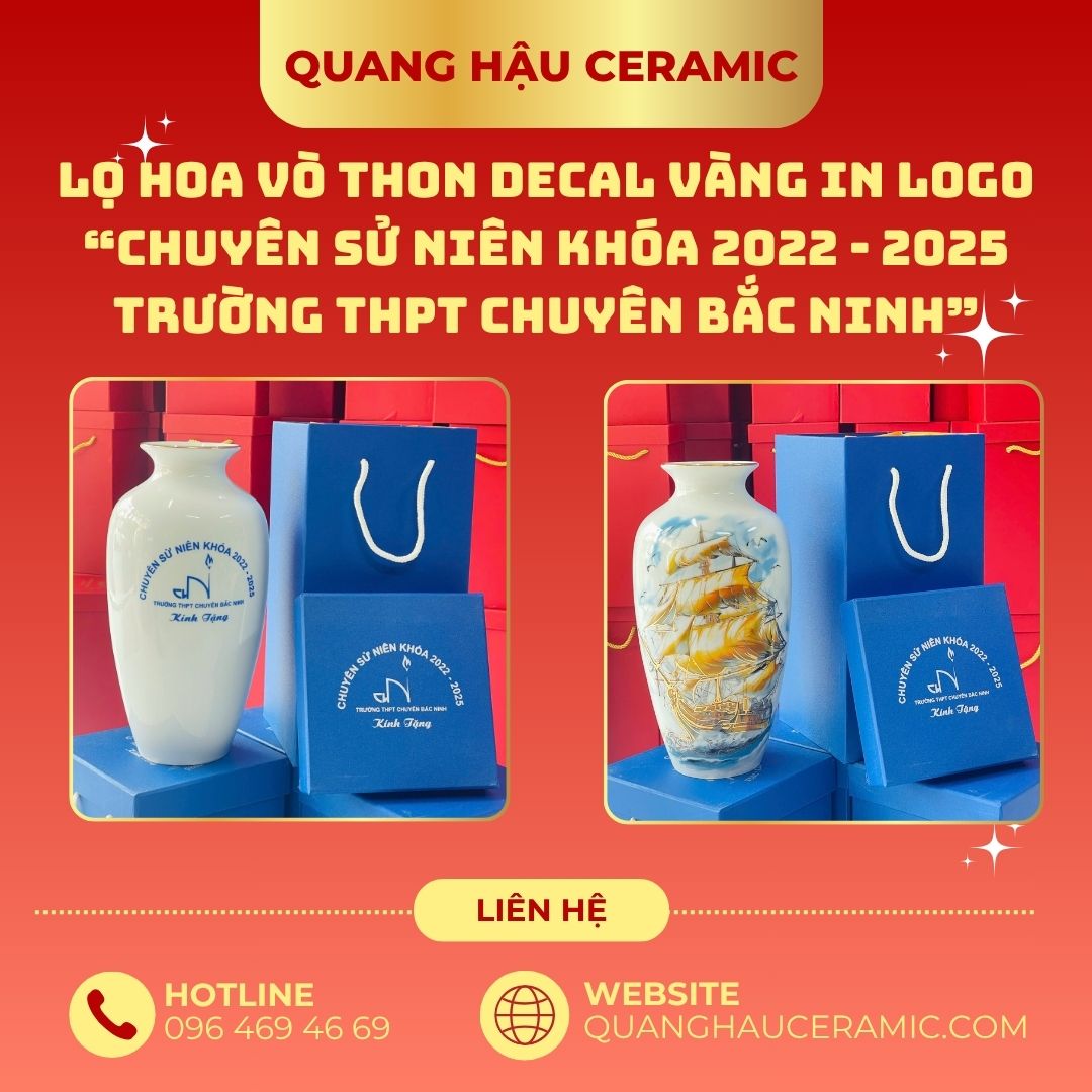 Lọ hoa in logo Trường THPT chuyên Bắc Ninh - Chuyên sử niên khóa 2022 - 2025 – kết hợp họa tiết Thuận buồm xuôi gió & logo trường, kỹ thuật decal vàng nổi bật.